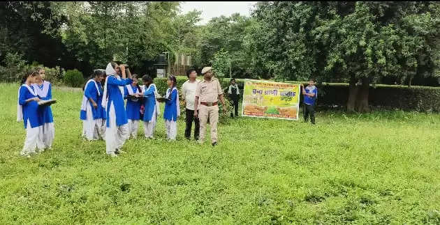 वन प्राणी सप्ताह के तहत स्कूली बच्चों को कराया गया डॉल्फिन दर्शन