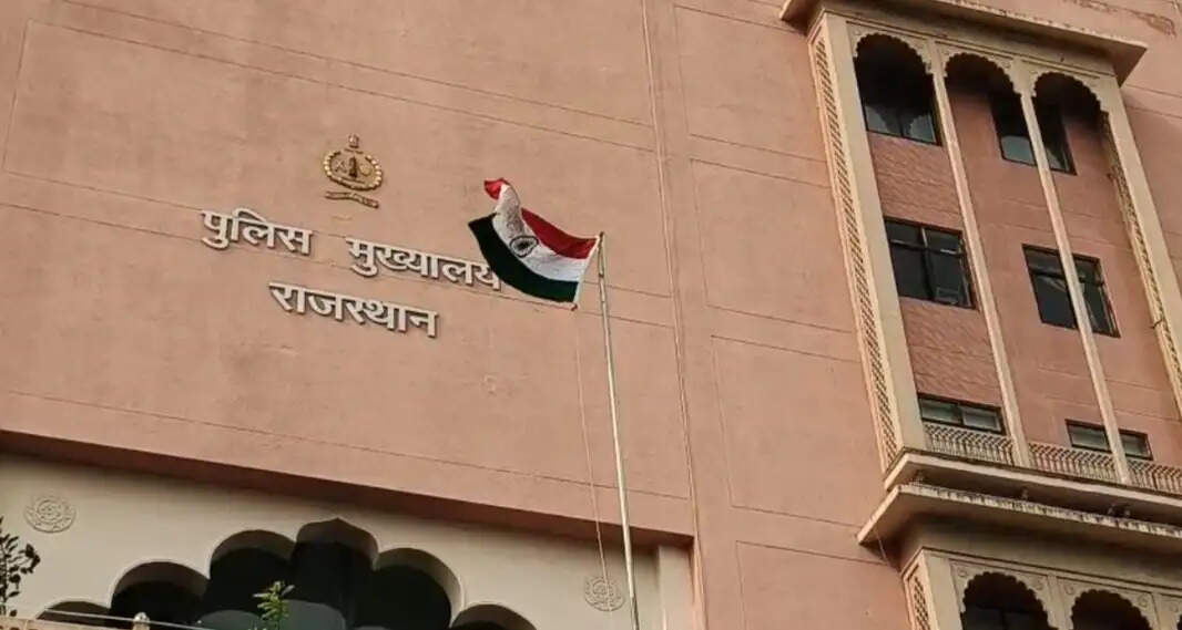 पुलिस मुख्यालय में स्वतंत्रता दिवस समारोह में 15 मंत्रालयिक अधिकारी-कर्मचारी सम्मानित