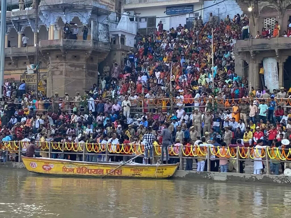 विषधर कालिया नाग का कान्हा ने किया मान मर्दन,फन पर बंशी बजा नृत्य मुद्रा में देख लाखों श्रद्धालु आह्लादित