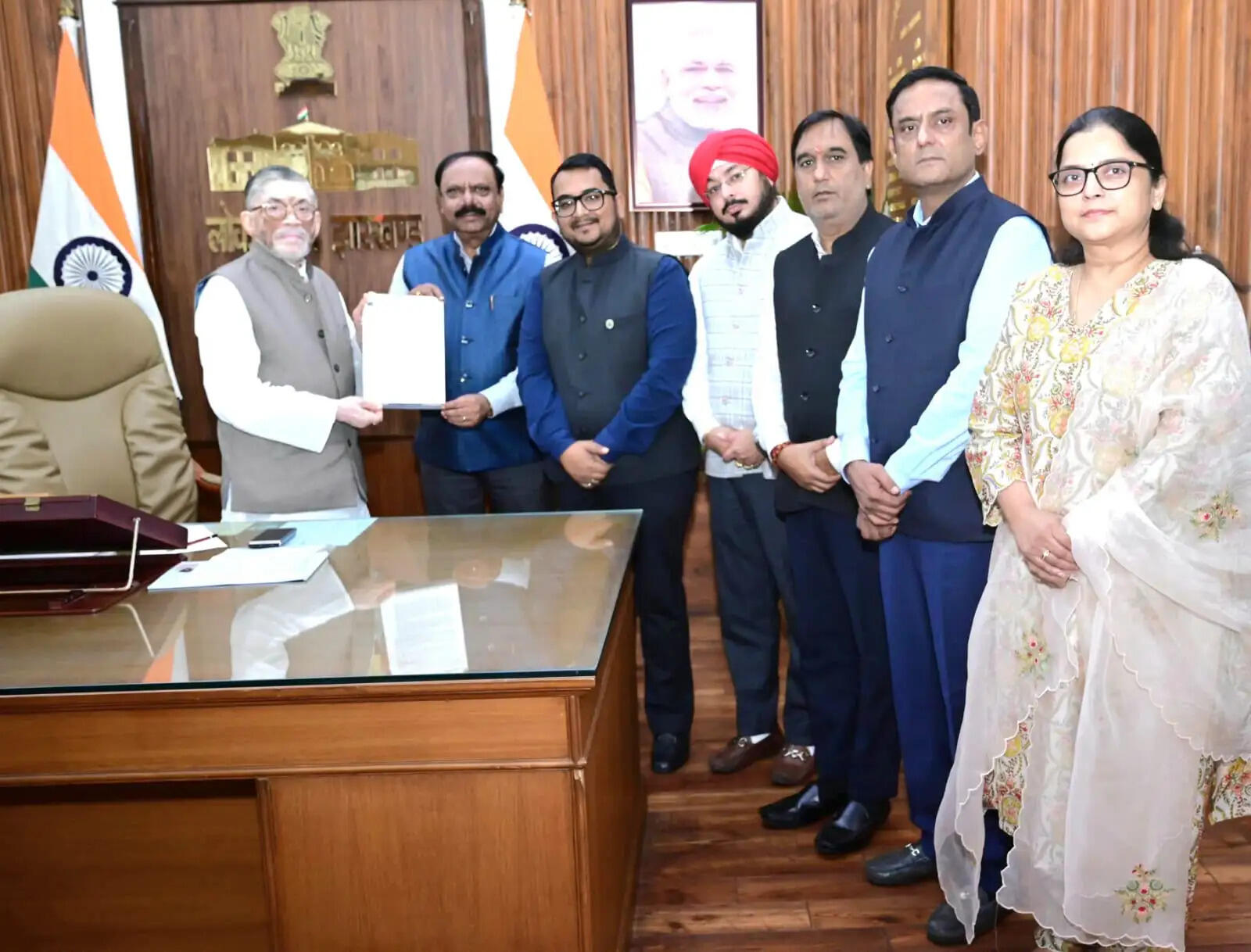 झारखंड चेंबर ने राज्यपाल को सौंपा ज्ञापन, विधि-व्यवस्था सुधार की मांग
