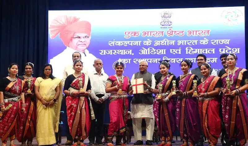 राज्य स्थापना दिवस समारोह विविधता में एकता की शक्ति का उत्सव : राज्यपाल पटेल