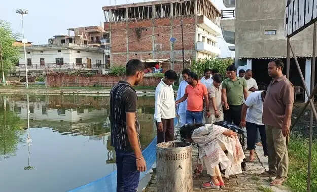 संघ के स्वयंसेवकों ने किया श्रम स्वच्छता साधना कार्यक्रम, मां काली मंदिर परिसर में दिखा असर
