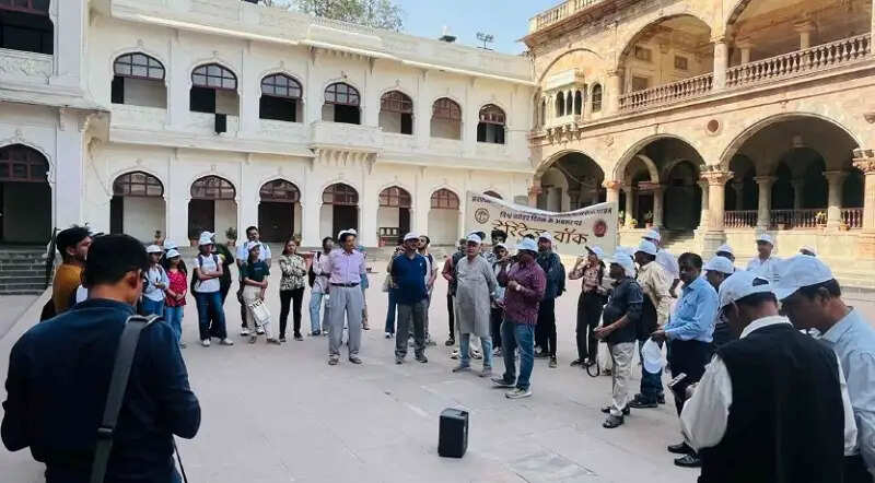 इंदौरः विश्व धरोहर दिवस पर सम्पन्न हुआ हेरिटेज वॉक