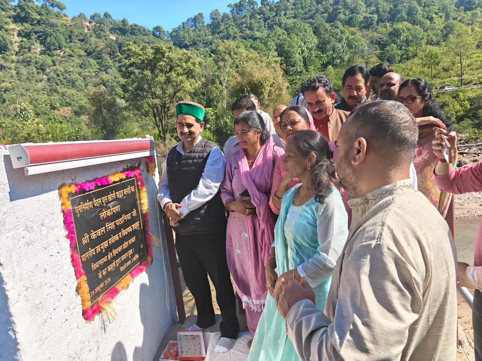 उपमुख्य सचेतक ने किया 10 लाख से निर्मित फुट ब्रिज का लोकार्पण, पिछली बरसात में बह गया था पुल