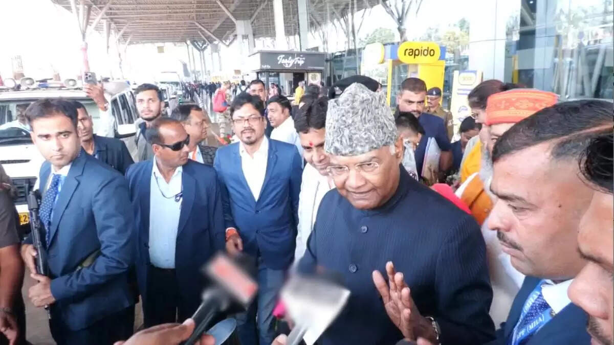 रायपुर पहुंचे पूर्व राष्ट्रपति रामनाथ कोविंद