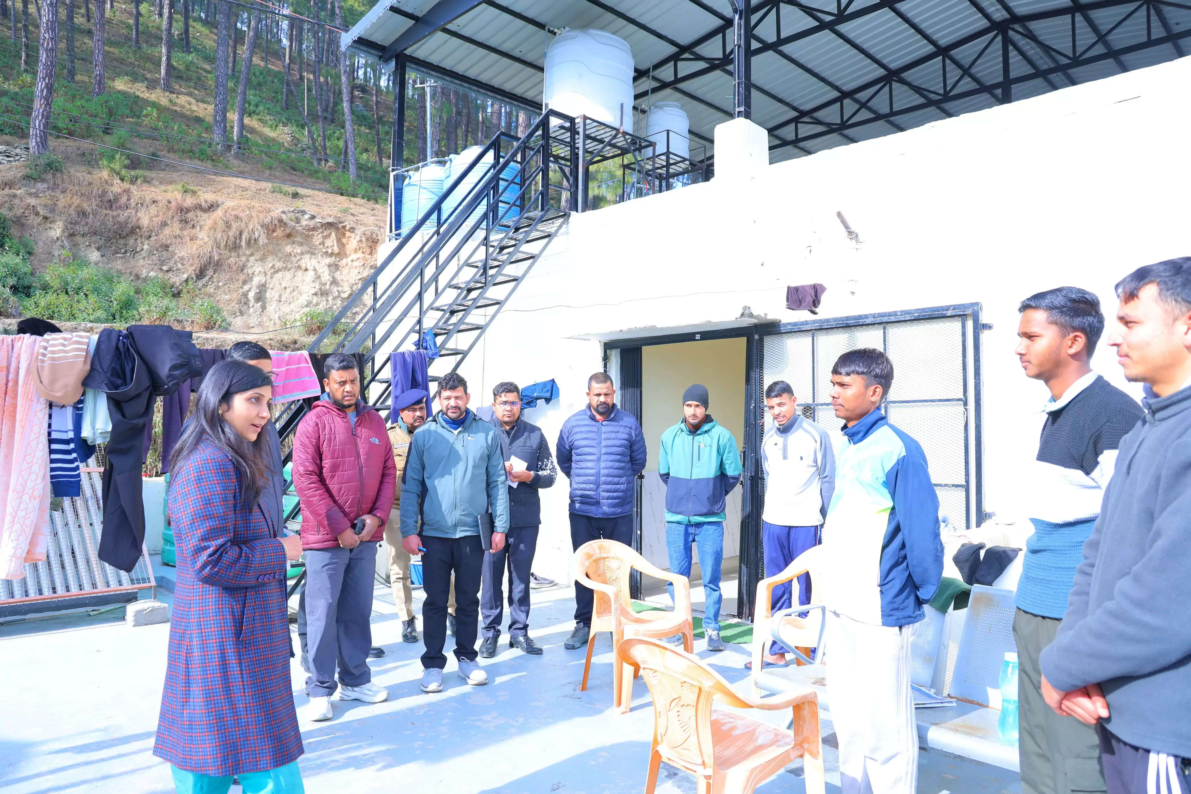 जिलाधिकारी ने छात्रावासों की सुविधाओं में सुधार के दिए निर्देश