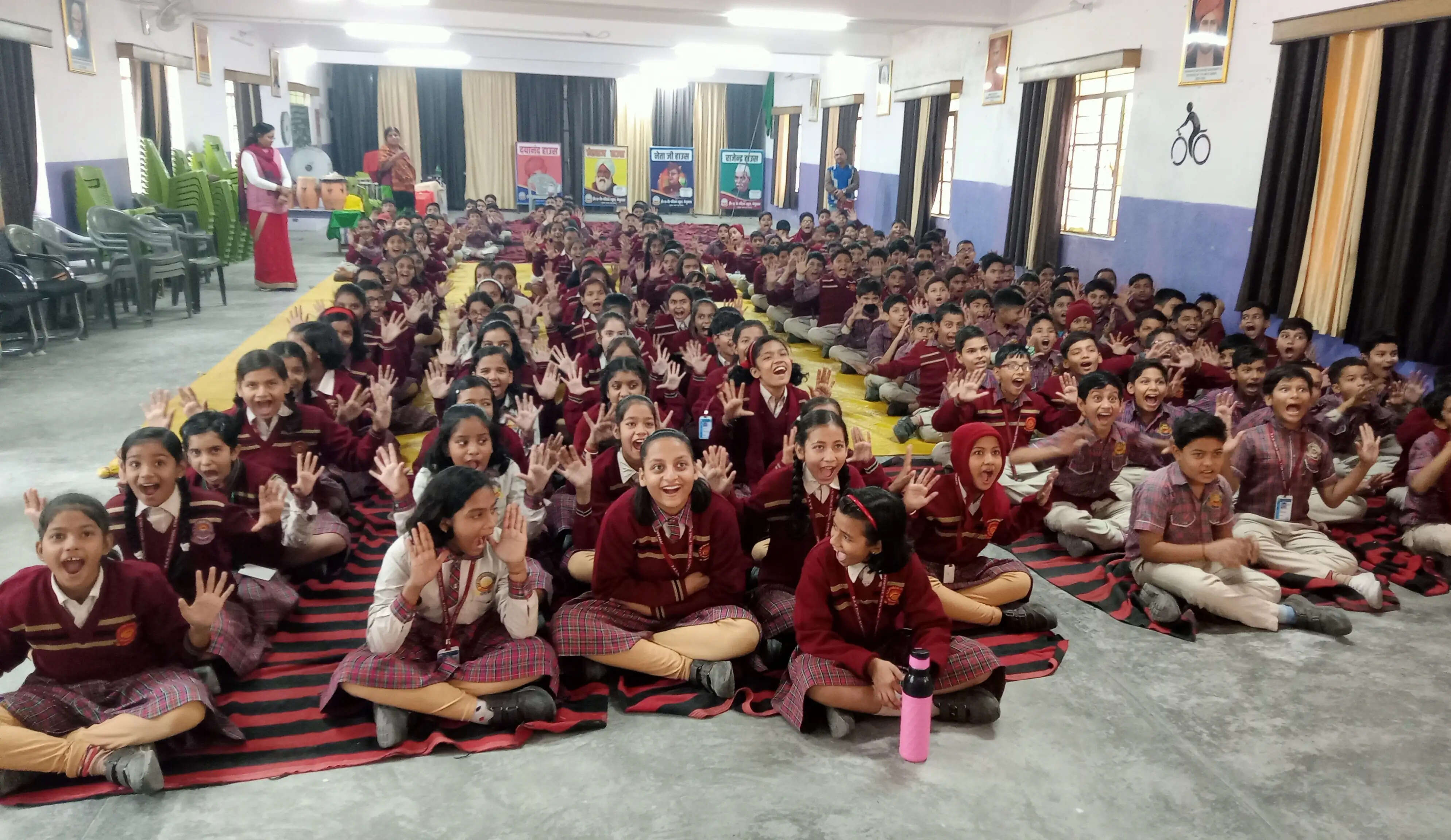 लोगों को जागरूक कर दिनकर जनपद से रवाना हुई राष्ट्रीय पुस्तक न्यास की टीम