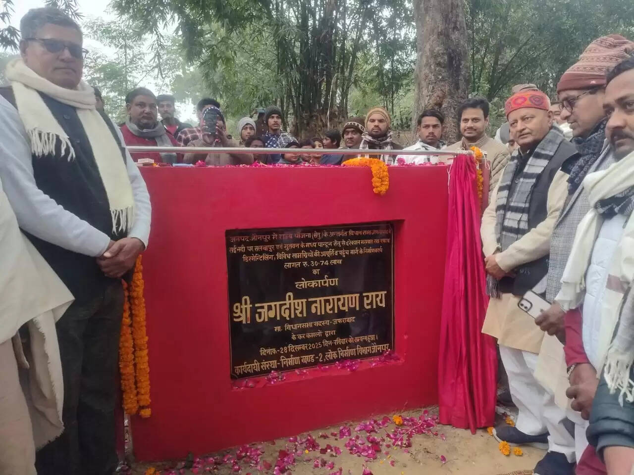 जौनपुर में सुभासपा विधायक ने किया सई नदी पर पीपा पुल का उद्घाटन