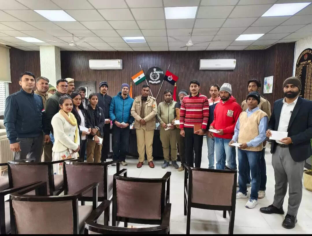 जींद : गुम हुए 52 मोबाइलों को असल मालिकों के हवाले किया