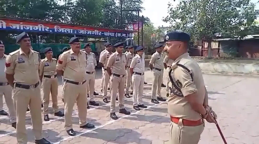 जांजगीर कोतवाली थाने का वार्षिक निरीक्षण, एसपी ने पुलिसिंग व्यवस्था का लिया जायजा