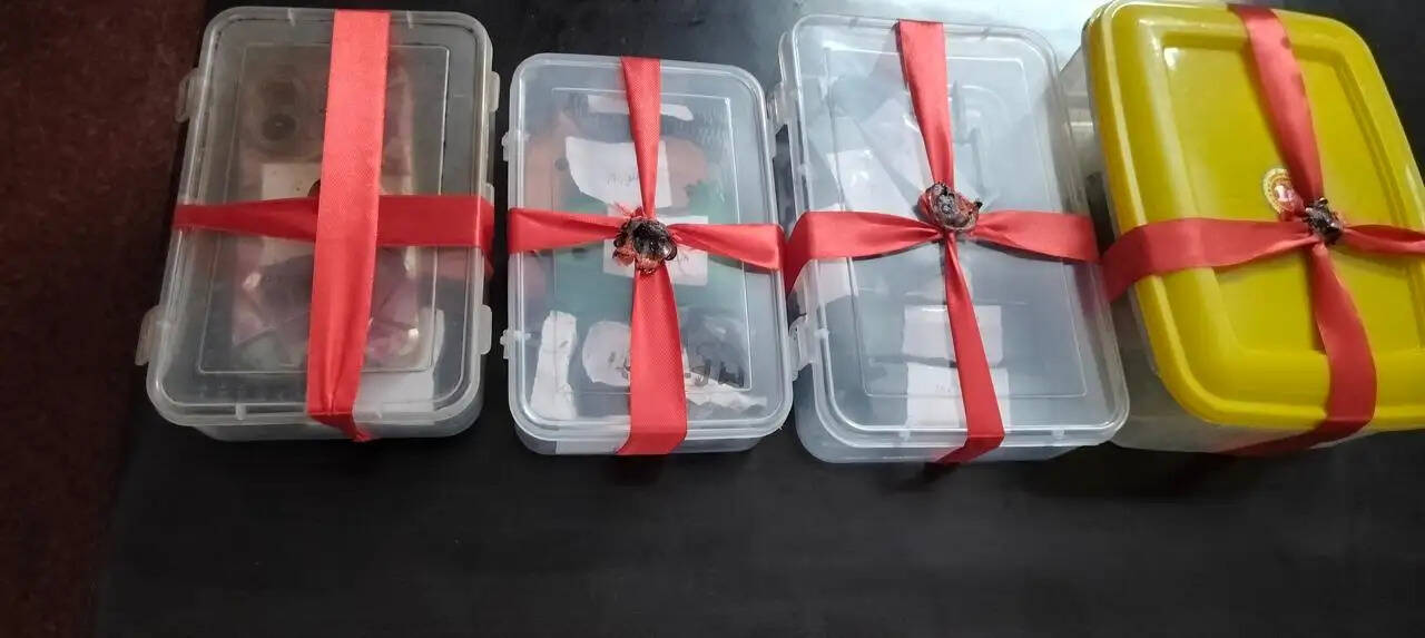लोहे के काम करनेवाला दंपति हथियार बनाकर करता था सप्लाई, मशीन सहित कई सामान जब्त
