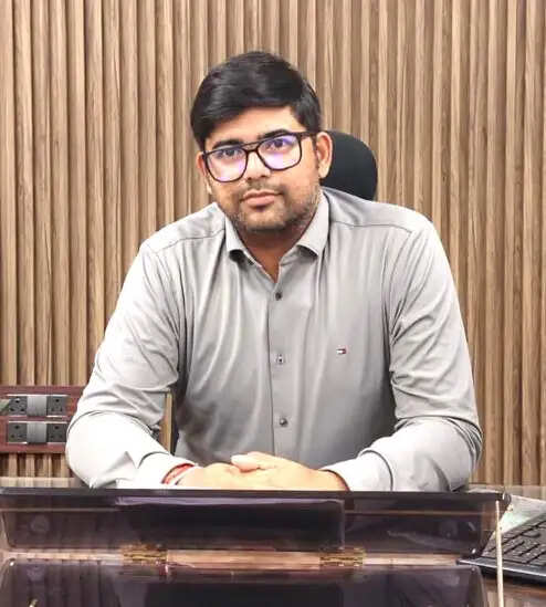 आकाश श्रीनेत्र ने वरिष्ठ मंडल बिजली इंजीनियर (परि.) प्रयागराज का पदभार संभाला