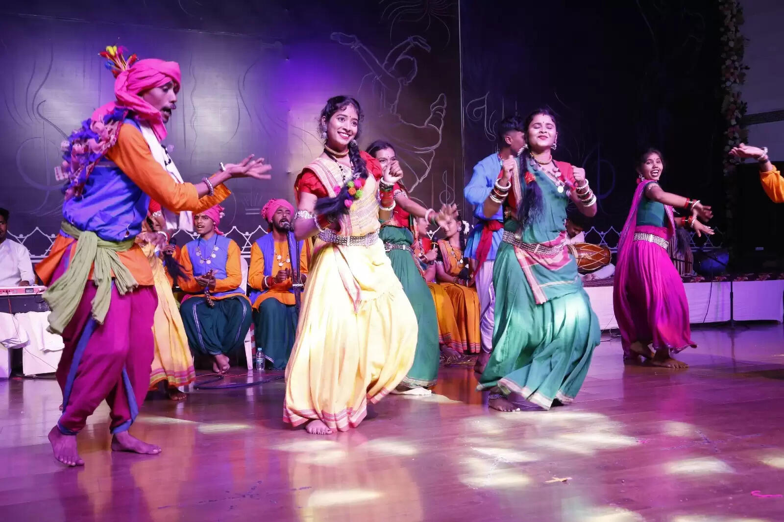 तीन दिवसीय चक्रधर समारोह में रिकॉर्ड एक हजार से अधिक कलाकारों ने दी शानदार प्रस्तुतियां