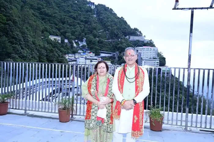 राज्यपाल ने माता वैष्णो देवी मंदिर में पूजा-अर्चना की