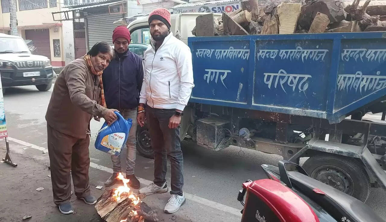 फारबिसगंज नगर परिषद ने सर्द शीतलहर को लेकर की अलाव की व्यवस्था