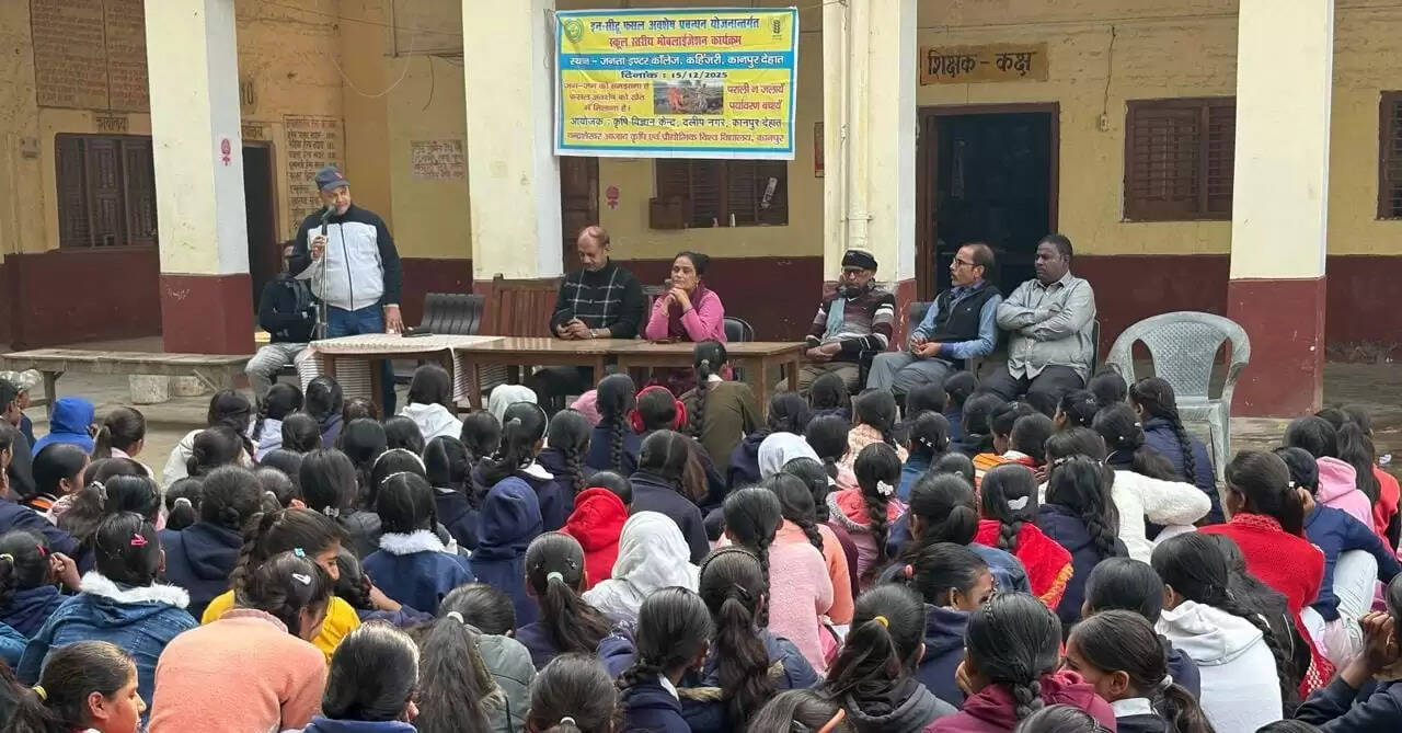 फसल अवशेष को लेकर वैज्ञानिकों ने छात्रों को किया जागरुक