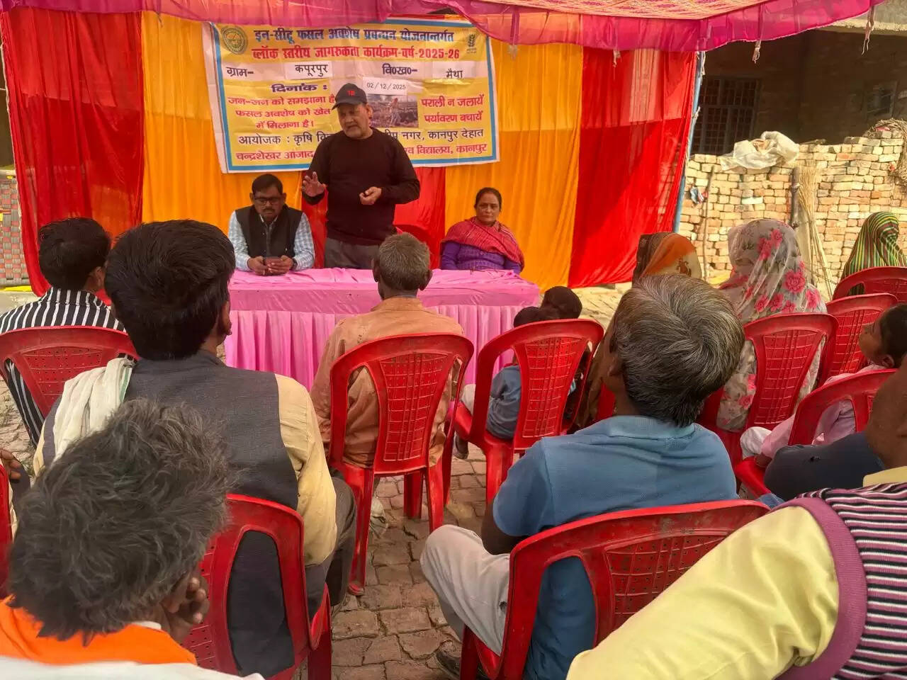 फसल अवशेष जलाने से मिट्टी में मौजूद सूक्ष्म जीवों की संख्या में आती हैं कमी: मृदा वैज्ञानिक