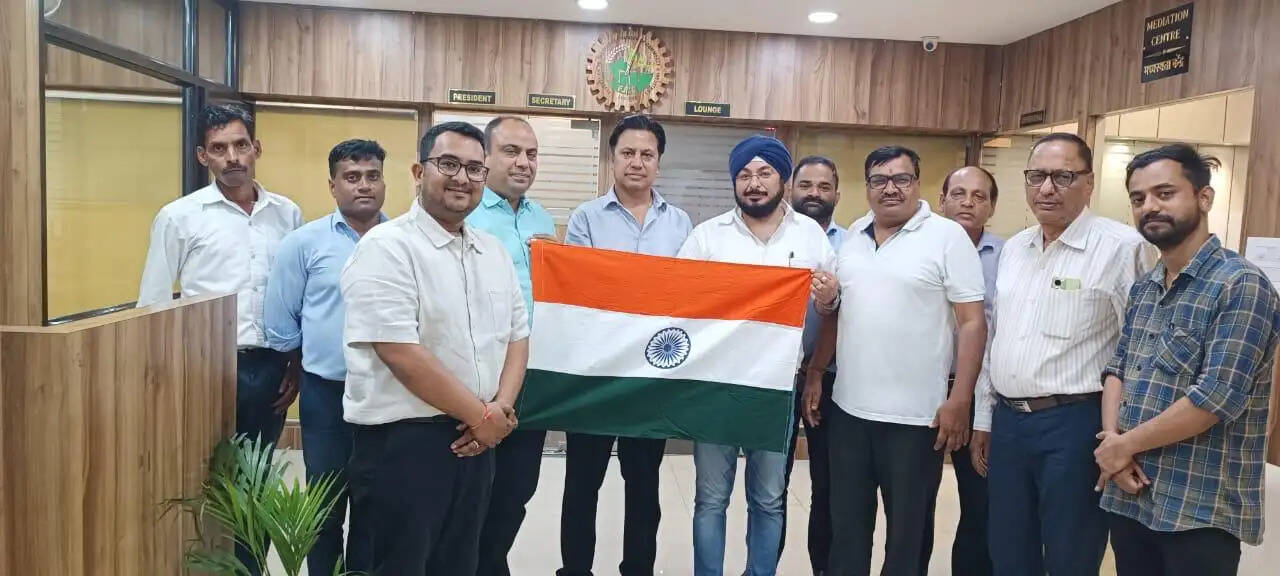 भारतीय सेना के शौर्य और पराक्रम पर हमें गर्व है : चेंबर