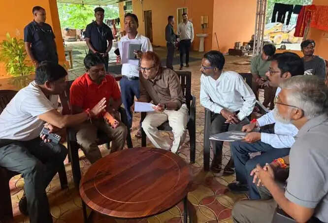 विशाखापट्टनम-जगदलपुर एक्सप्रेस का प्लेटफॉर्म बदलने यात्रियों ने सांसद को सौंपा ज्ञापन