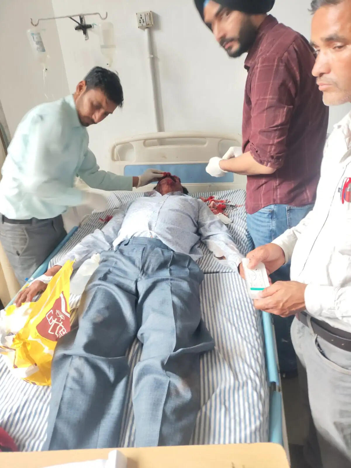 मंडी के सरकाघाट में शादी समाराेह से लौट रहे लोगों की कार गहरी खाई में गिरी , सात घायल