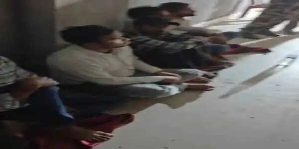 रांची में उत्पाद सिपाही परीक्षा में पेपर लीक की आशंका, हिरासत में 150 से अधिक युवक