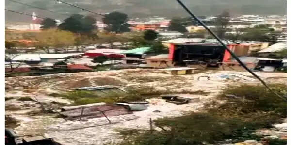 नैनीताल में ओलावृष्टि व बारिश से बदला मौसम, सैलानियों की बढ़ी रौनक