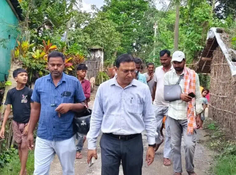 डुमरी अपशिष्ट प्रसंस्करण इकाई का डीडीसी ने किया निरीक्षण, कचड़ा प्रबंधन व्यवस्था दुरुस्त करने के दिए निर्देश