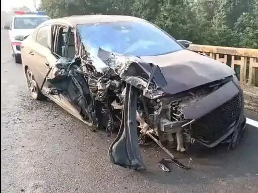 मंडला-जबलपुर हाईवे पर कार-पिकअप की आमने-सामने टक्कर, महिला की मौत, 12 घायल