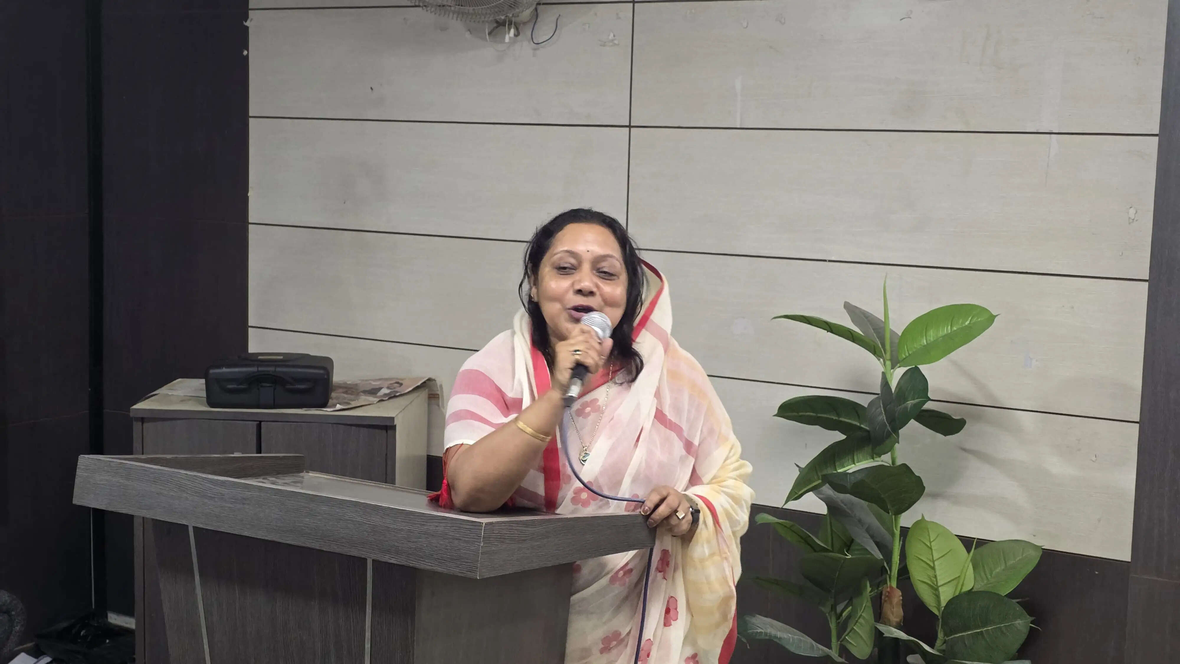 कांग्रेस—सपा सरकार के मुकाबले भाजपा सरकार में महिलाओं को अधिक सम्मान व अधिकार मिला : चारू चौधरी