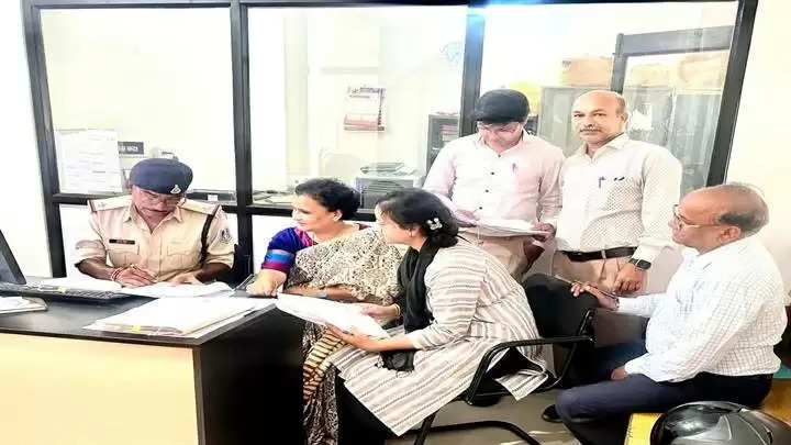 जबलपुरः खाद विक्रय में अनियमितता पर समिति प्रबंधक एवं उर्वरक प्रभारियों के विरुद्ध एफआईआर दर्ज