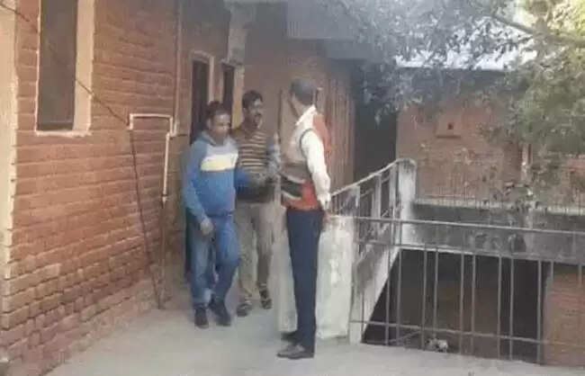 रेवाड़ी में बिजली निगम का क्लर्क व लाइनमैन रिश्वत लेते गिरफ्तार