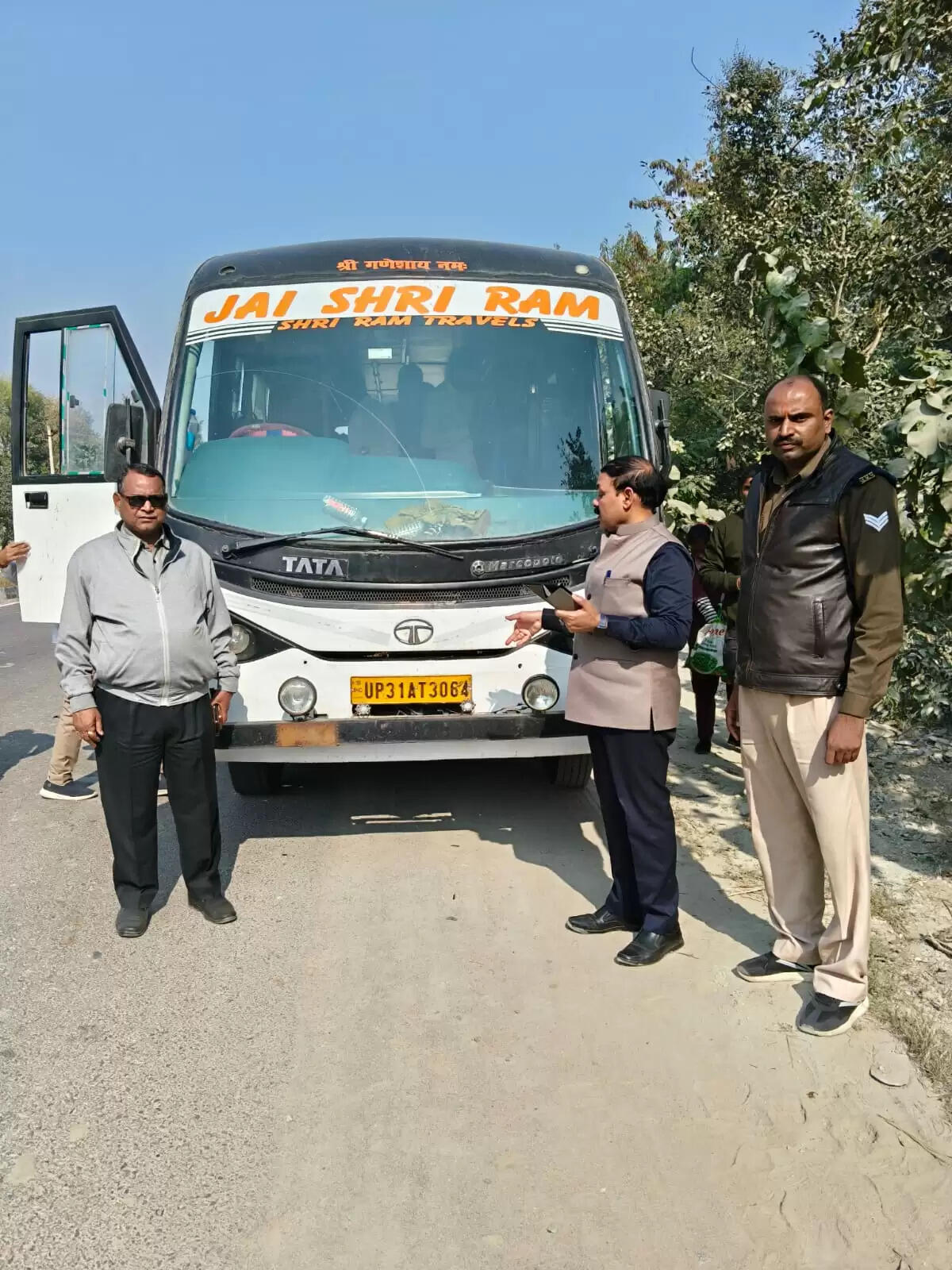 सीतापुर-परिवहन विभाग का सख्त एक्शन, नियम विरुद्ध चल रही तीन बसें सीज