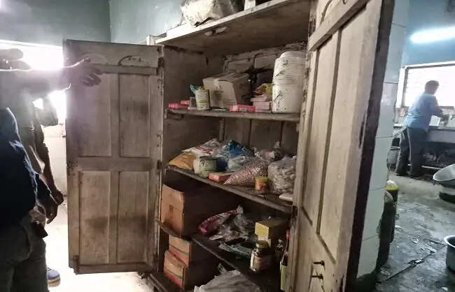 दून क्लब के हांडी रेस्टोरेंट में मिलीं सड़ी-गली सब्जियां, रेस्टोरेंट बंद