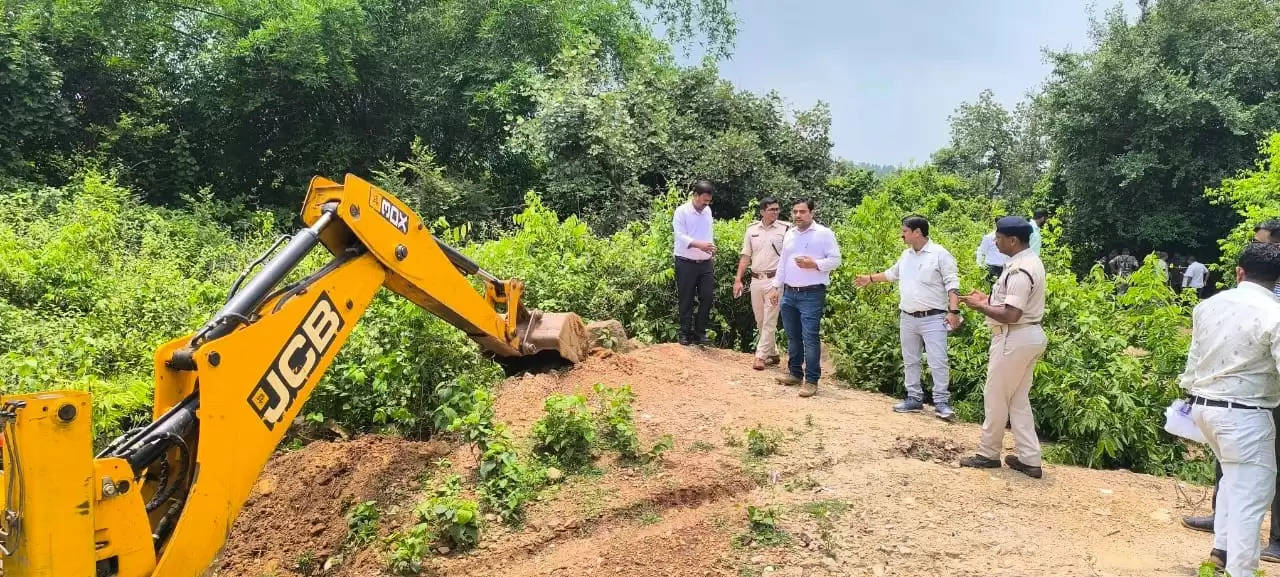 जिला खनन टास्क फोर्स टीम की बड़ी कार्रवाई, दर्जनों कोयला खदान को किया डोजरिंग