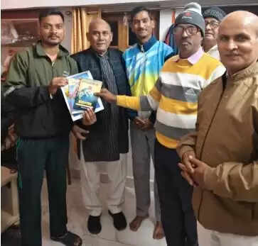 संघ—शताब्दी वर्ष: गृह संपर्क अभियान में जुटे स्वयंसेवक