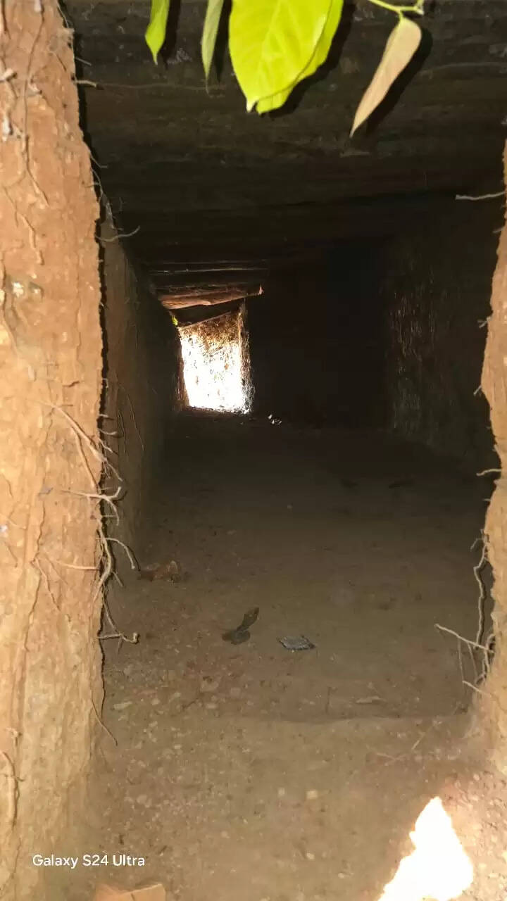 सुरक्षा बलों ने पांच नक्सली बंकर ध्वस्त किए