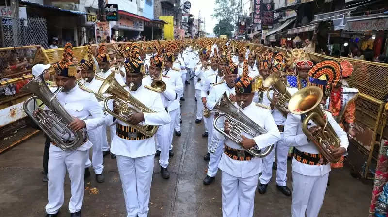 उज्जैनः धूमधाम से निकली भगवान महाकाल की सवारी, दो स्वरूपों में दिए भक्तों को दर्शन