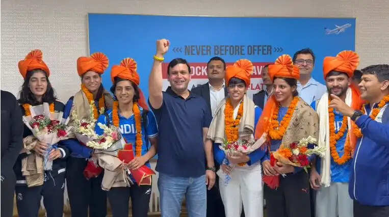 हरियाणा के पदकवीरों का हवाई अड्डे पर स्वागत