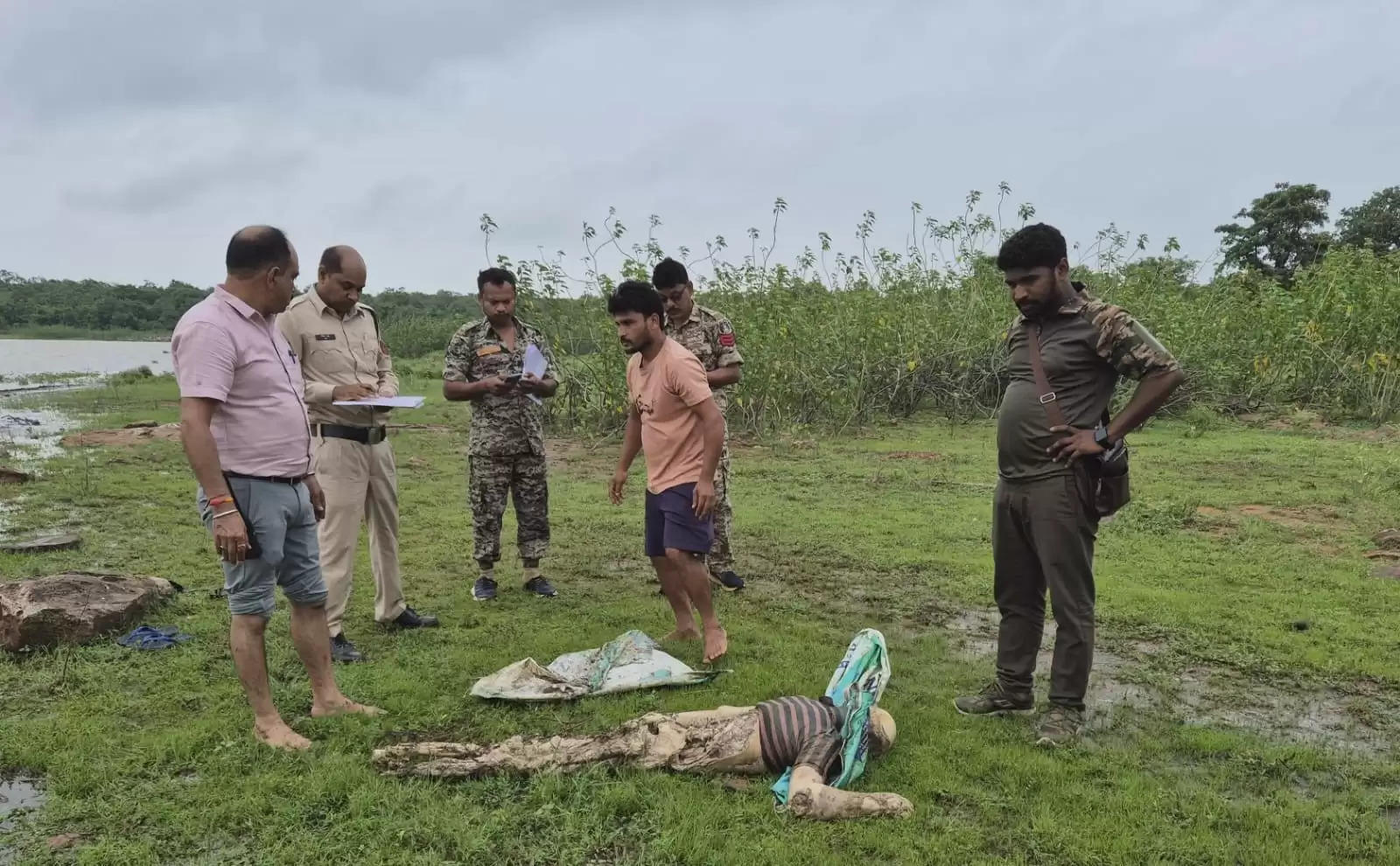 गंगरेल बांध किनारे फुटहामुड़ा में मिली अधेड़ की सड़ी-गली लाश