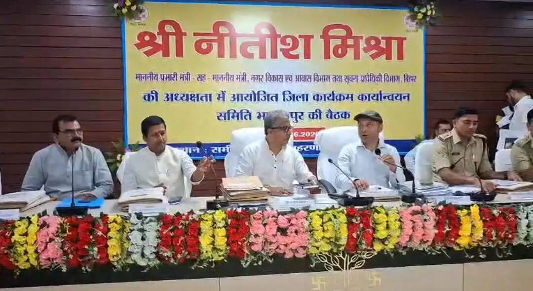 जिला कार्यक्रम कार्यान्वयन समिति की बैठक, मंत्री ने की योजनाओं की समीक्षा