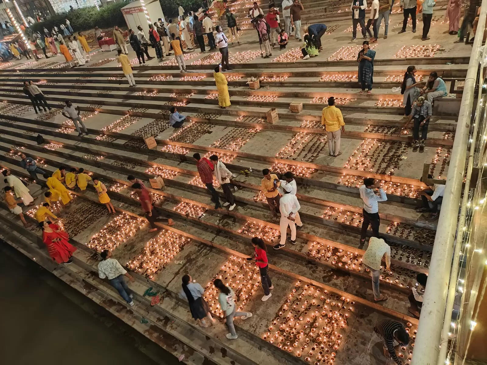 राम जन्मोत्सव : अयोध्या में दिखा सुरक्षा और उत्सव का अनूठा संगम