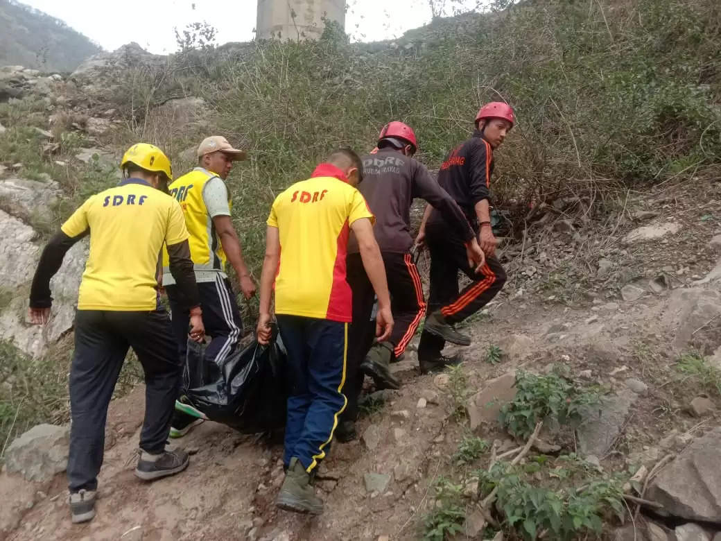 कालापहाड़ के पास वाहन दुर्घटनाग्रस्त, चालक की मौत