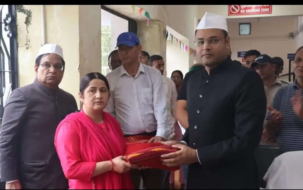 चमोली में धूमधाम से बनाया स्वतंत्रता दिवस, शहीदों को किया याद