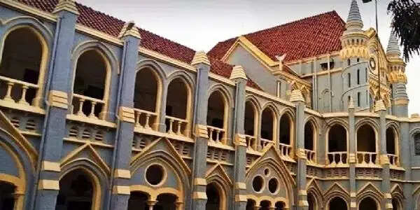 मप्रः हाईकोर्ट ने रोजगार सहायकों के तबादलों पर लगाई रोक, सरकार से चार सप्ताह में जवाब मांगा