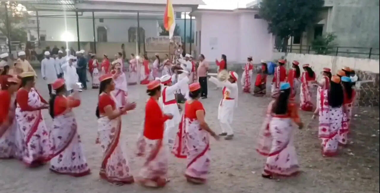 होली से पलायन की पीड़ा को बयां करने के साथ देवस्थलों को बचाने की मुहिम