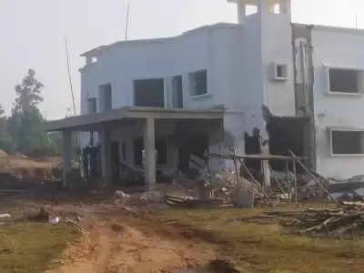 झारखंड: नक्सलियों ने गुमला के कुरुमगढ़ में नवनिर्मित थाना भवन का एक हिस्सा विस्फोट से उड़ाया