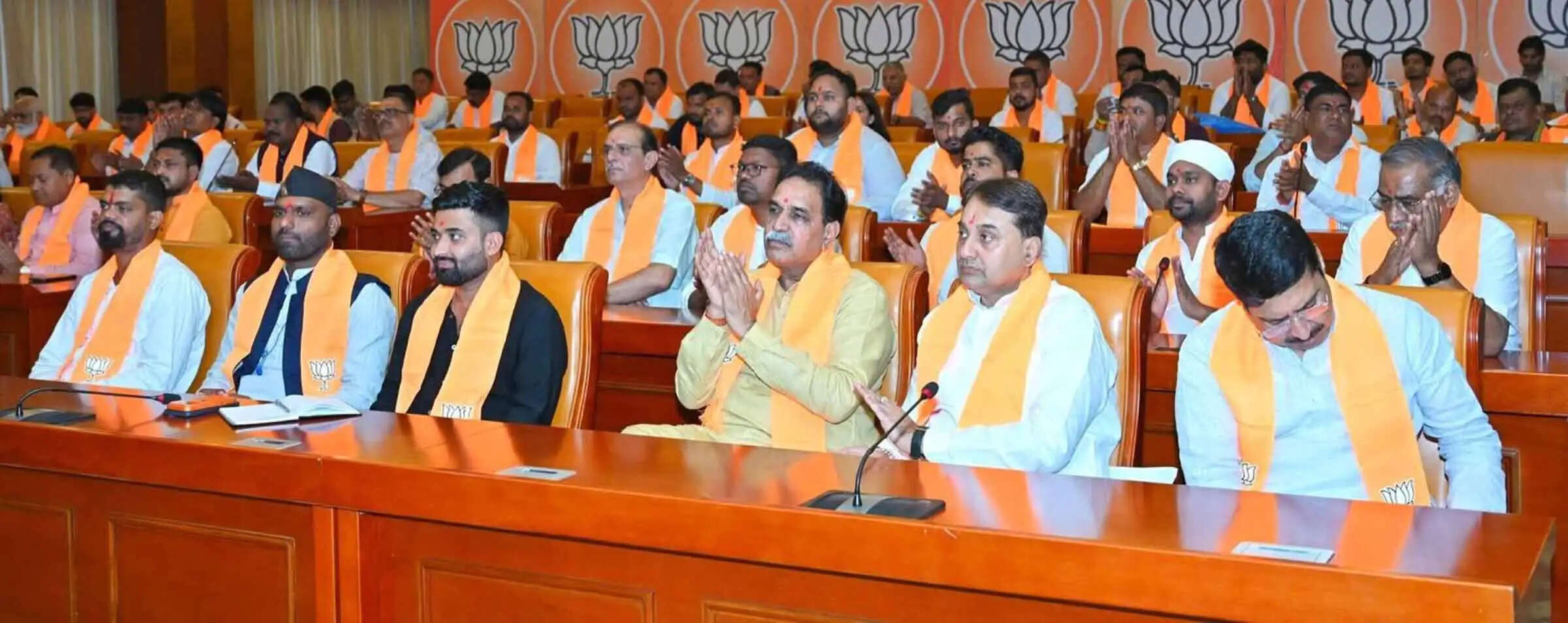 प्रवासी कार्यकर्ताओं ने पश्चिम बंगाल और असम में पार्टी की नीतियों को घर-घर पहुँचाया : अजय जम्वाल