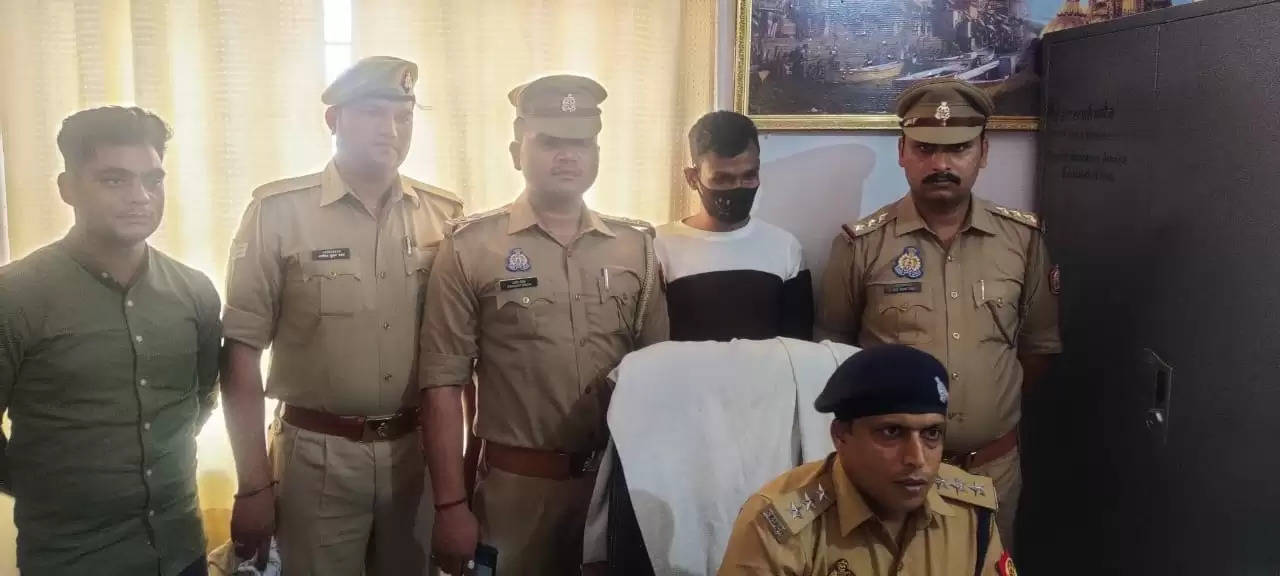 सारनाथ पुलिस ने 25 हजार के इनामी बदमाश को दबोचा, नाम बदल कर छिपता रहा