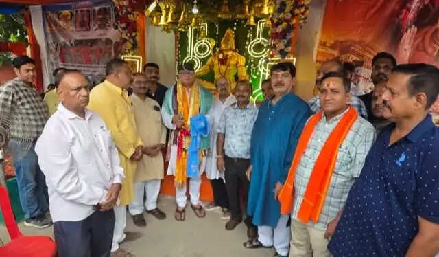 वाराणसी में विधायक सौरभ श्रीवास्तव ने कांवड़ सेवा शिविर का किया शुभारम्भ
