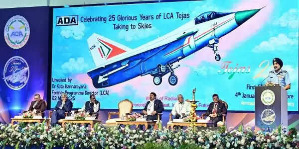 वायु सेना प्रमुख ने समय पर स्वदेशी&nbsp;हथियारों की आपूर्ति पर फिर जोर दिया